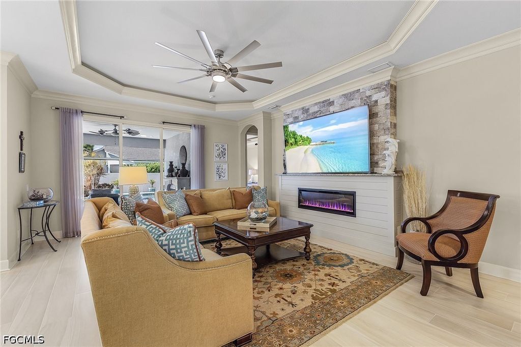 Image 5 of property listing at 2736 Lambay CT, Cape Coral, FL 33991