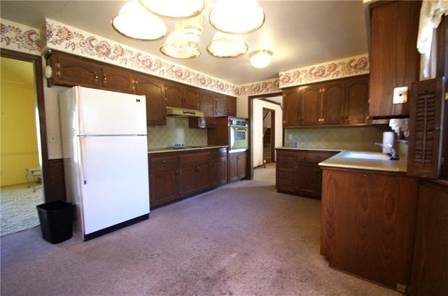 10120 Glenwood Street, Overland Park, KS 66212