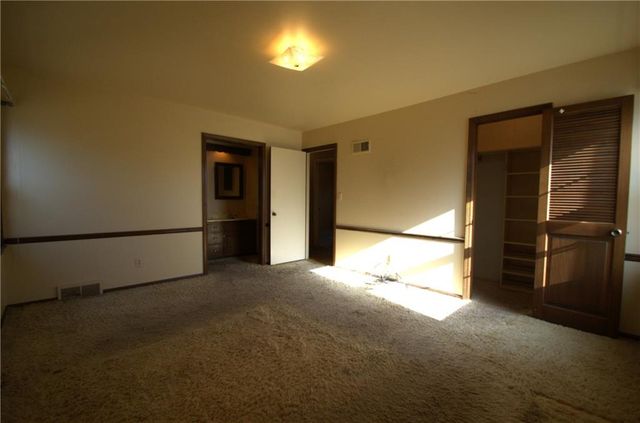 10120 Glenwood Street, Overland Park, KS 66212