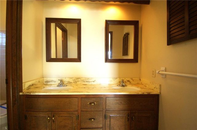 10120 Glenwood Street, Overland Park, KS 66212