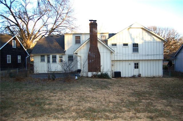 10120 Glenwood Street, Overland Park, KS 66212