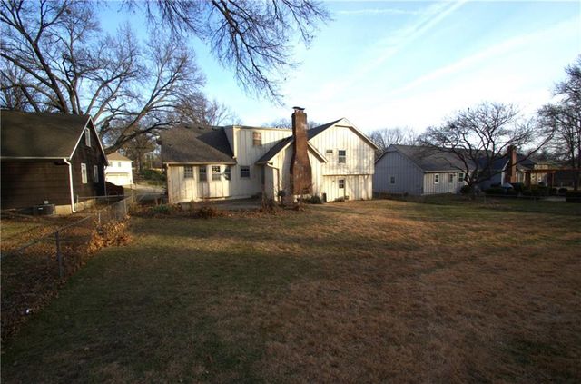 10120 Glenwood Street, Overland Park, KS 66212