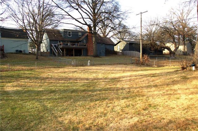 10120 Glenwood Street, Overland Park, KS 66212