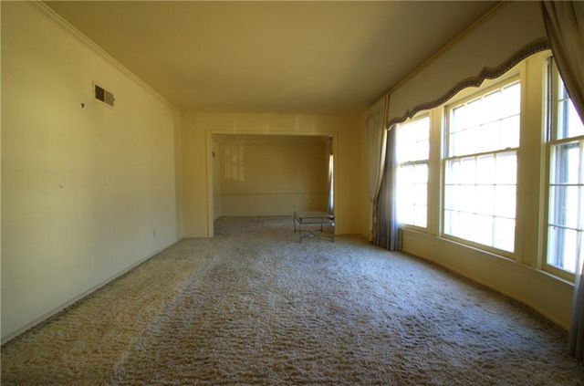 10120 Glenwood Street, Overland Park, KS 66212