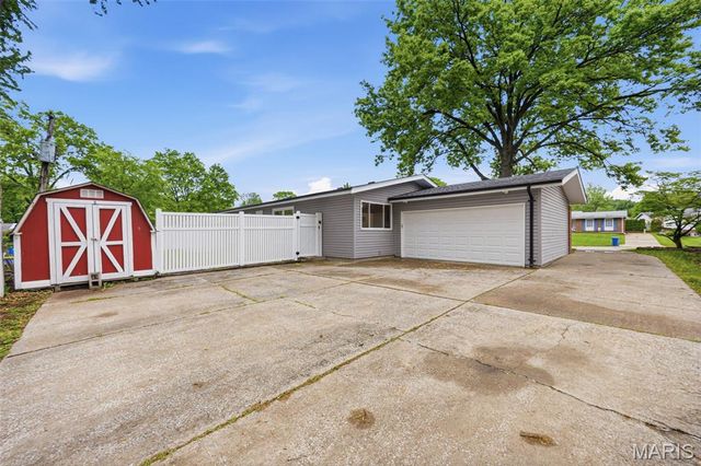 3175 Harness Drive, Florissant, MO 63033