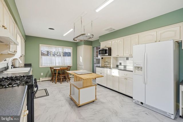 1206 BEECHWOOD DR, Frederick, MD 21701