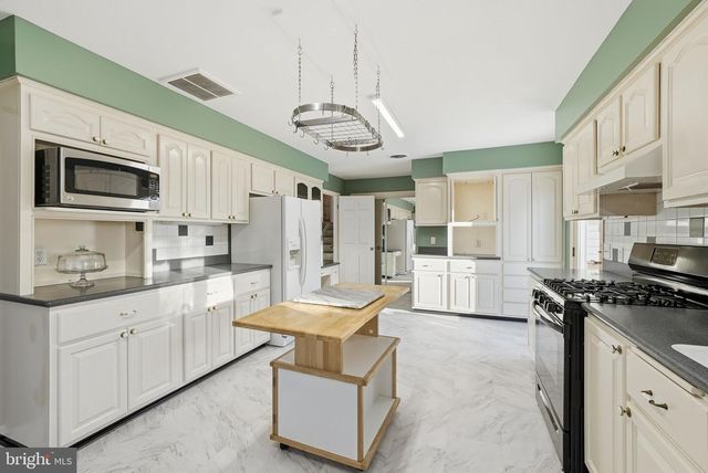 1206 BEECHWOOD DR, Frederick, MD 21701