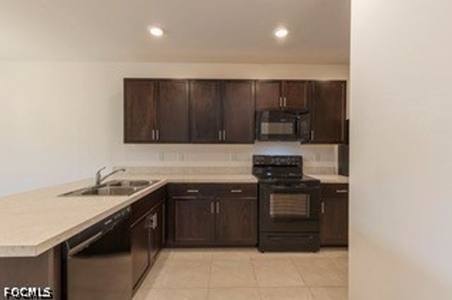 10736 Crossback LN, Lehigh Acres, FL 33936