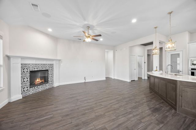 1209 Rushmore Drive, Burleson, TX 76028