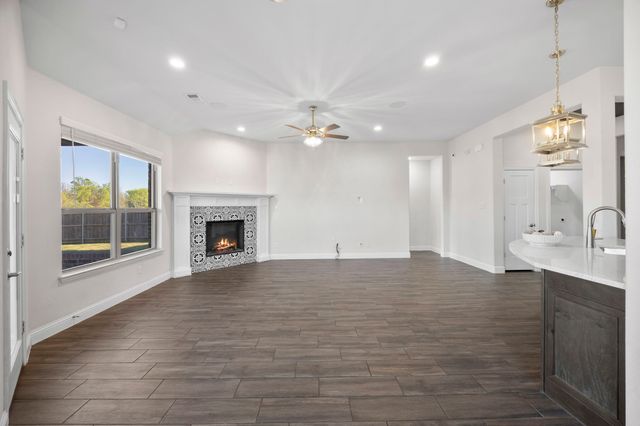 1209 Rushmore Drive, Burleson, TX 76028