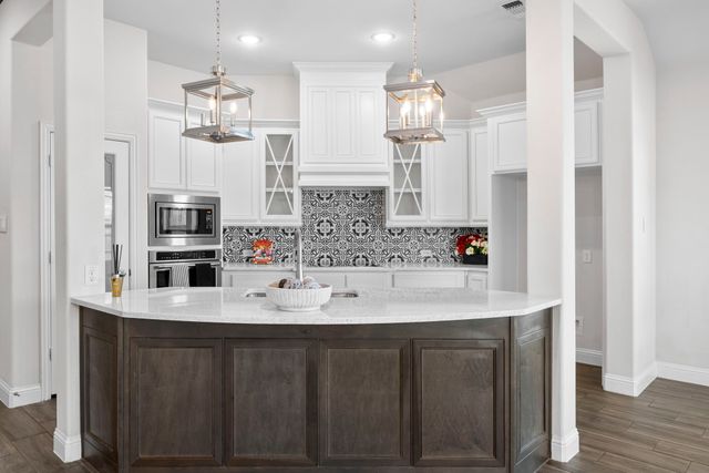 1209 Rushmore Drive, Burleson, TX 76028