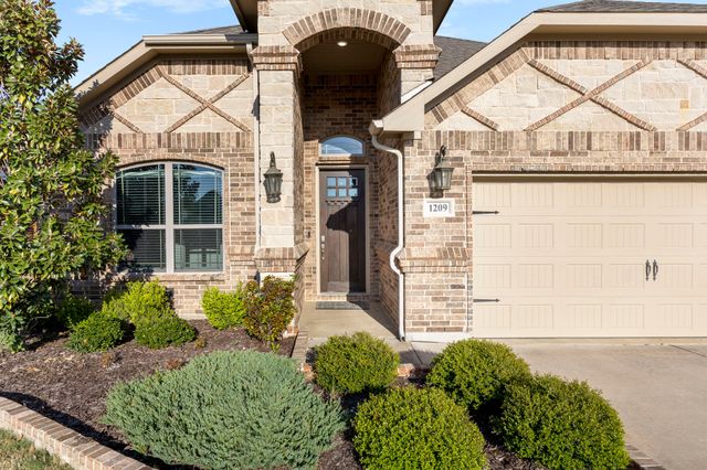 1209 Rushmore Drive, Burleson, TX 76028