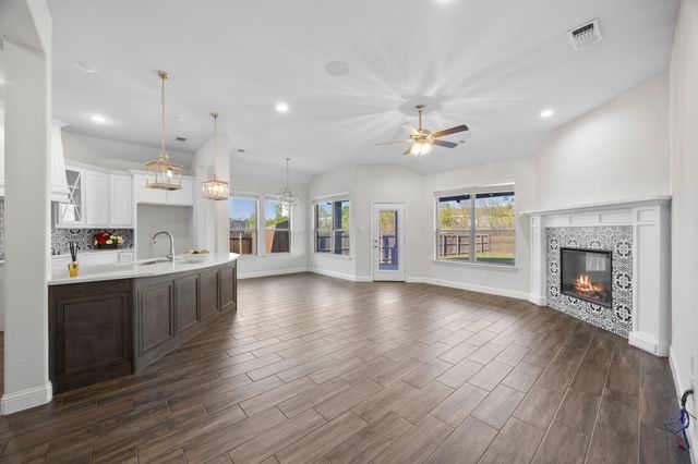 1209 Rushmore Drive, Burleson, TX 76028