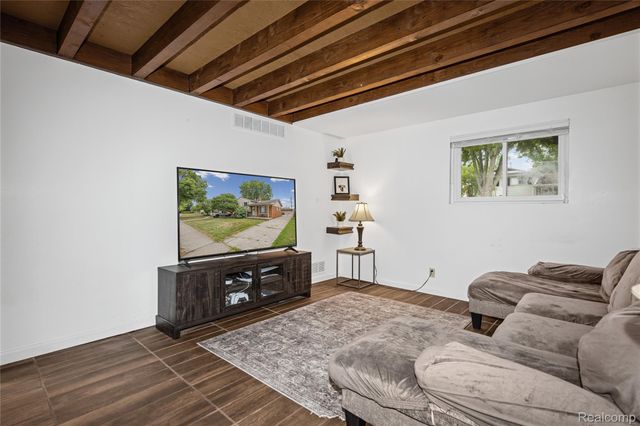 31516 Saint Margaret Street, St. Clair Shores, MI 48082