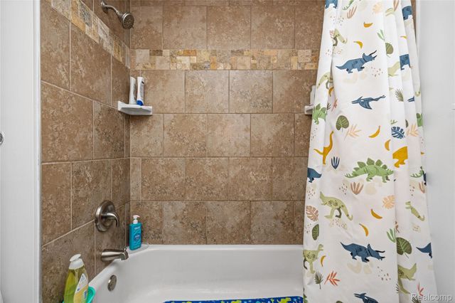31516 Saint Margaret Street, St. Clair Shores, MI 48082