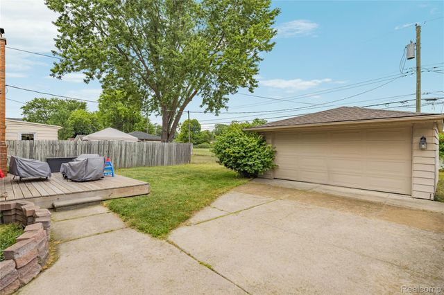 31516 Saint Margaret Street, St. Clair Shores, MI 48082