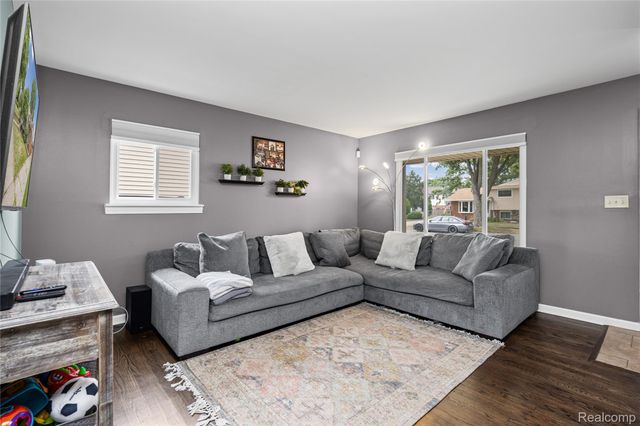 31516 Saint Margaret Street, St. Clair Shores, MI 48082