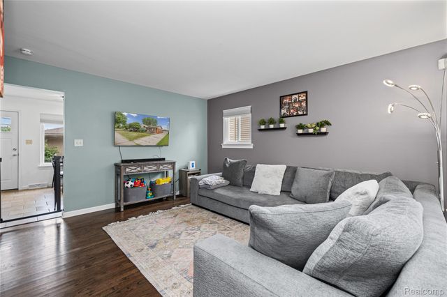 31516 Saint Margaret Street, St. Clair Shores, MI 48082