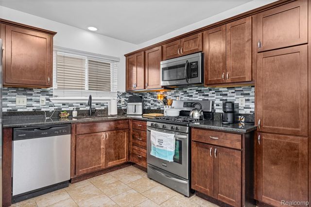 31516 Saint Margaret Street, St. Clair Shores, MI 48082