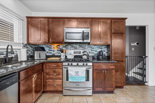 31516 Saint Margaret Street, St. Clair Shores, MI 48082