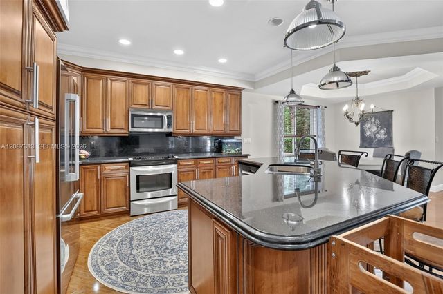 8210 Phoenician Court, Davie, FL 33328