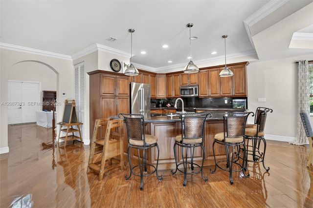 8210 Phoenician Court, Davie, FL 33328