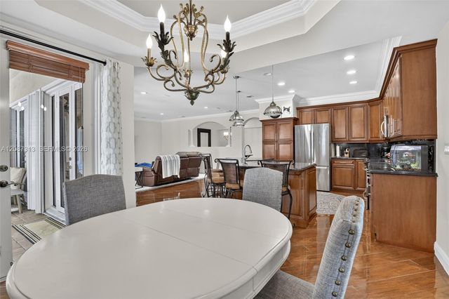 8210 Phoenician Court, Davie, FL 33328