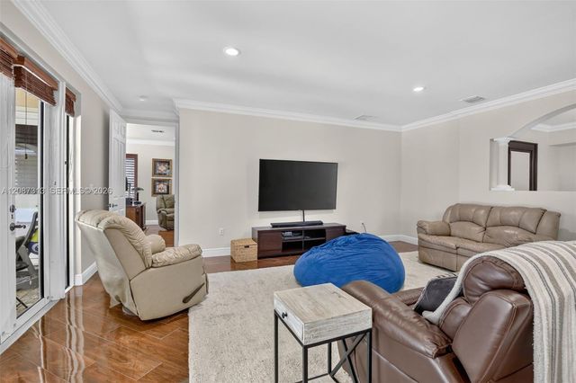 8210 Phoenician Court, Davie, FL 33328