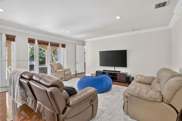 8210 Phoenician Court, Davie, FL 33328