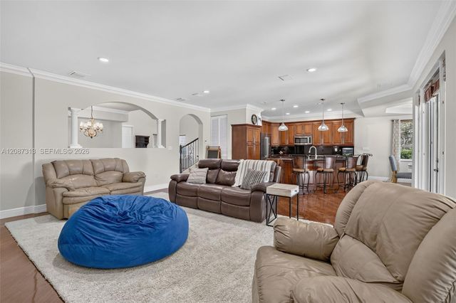 8210 Phoenician Court, Davie, FL 33328