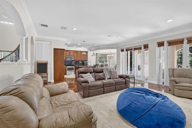 8210 Phoenician Court, Davie, FL 33328