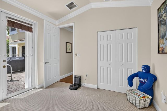 8210 Phoenician Court, Davie, FL 33328