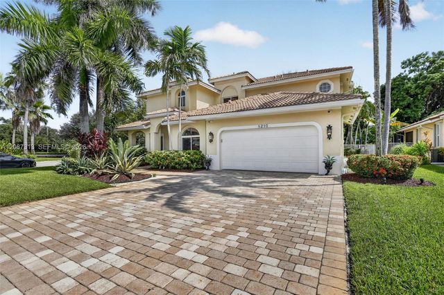 8210 Phoenician Court, Davie, FL 33328