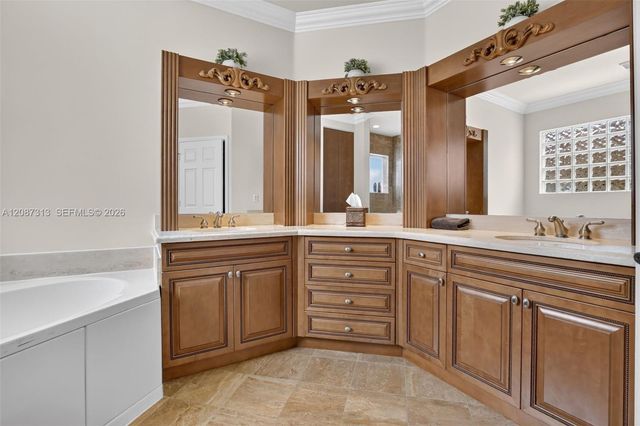 8210 Phoenician Court, Davie, FL 33328