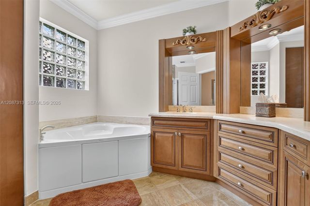 8210 Phoenician Court, Davie, FL 33328