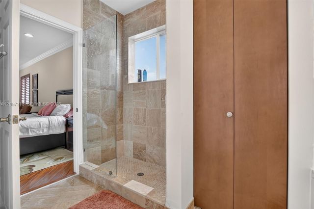 8210 Phoenician Court, Davie, FL 33328