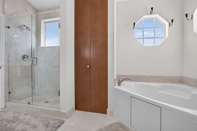 8210 Phoenician Court, Davie, FL 33328