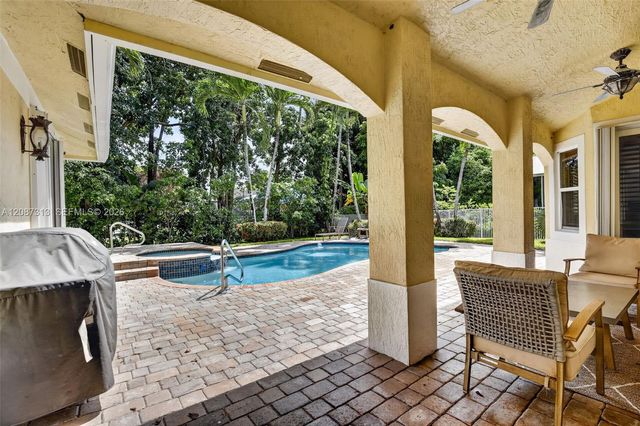 8210 Phoenician Court, Davie, FL 33328