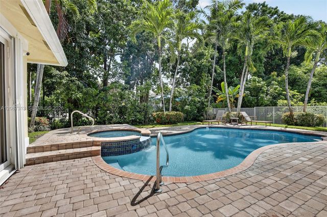8210 Phoenician Court, Davie, FL 33328