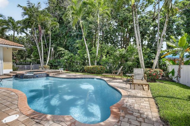 8210 Phoenician Court, Davie, FL 33328