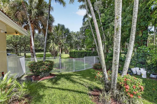 8210 Phoenician Court, Davie, FL 33328