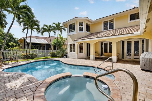 8210 Phoenician Court, Davie, FL 33328