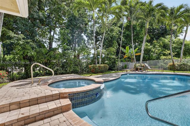 8210 Phoenician Court, Davie, FL 33328