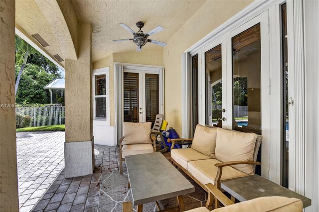 8210 Phoenician Court, Davie, FL 33328