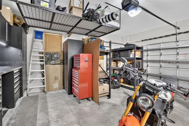 8210 Phoenician Court, Davie, FL 33328