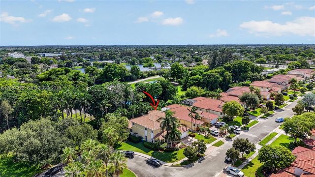 8210 Phoenician Court, Davie, FL 33328