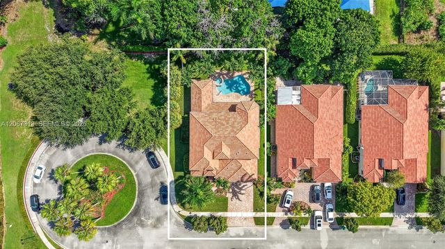 8210 Phoenician Court, Davie, FL 33328