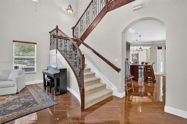 8210 Phoenician Court, Davie, FL 33328