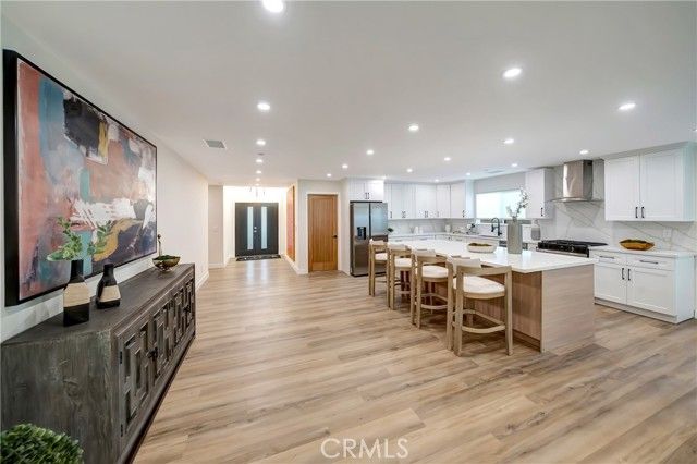 24250 Friar Street, Woodland Hills (los Angeles), CA 91367