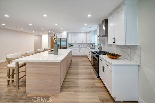 24250 Friar Street, Woodland Hills (los Angeles), CA 91367